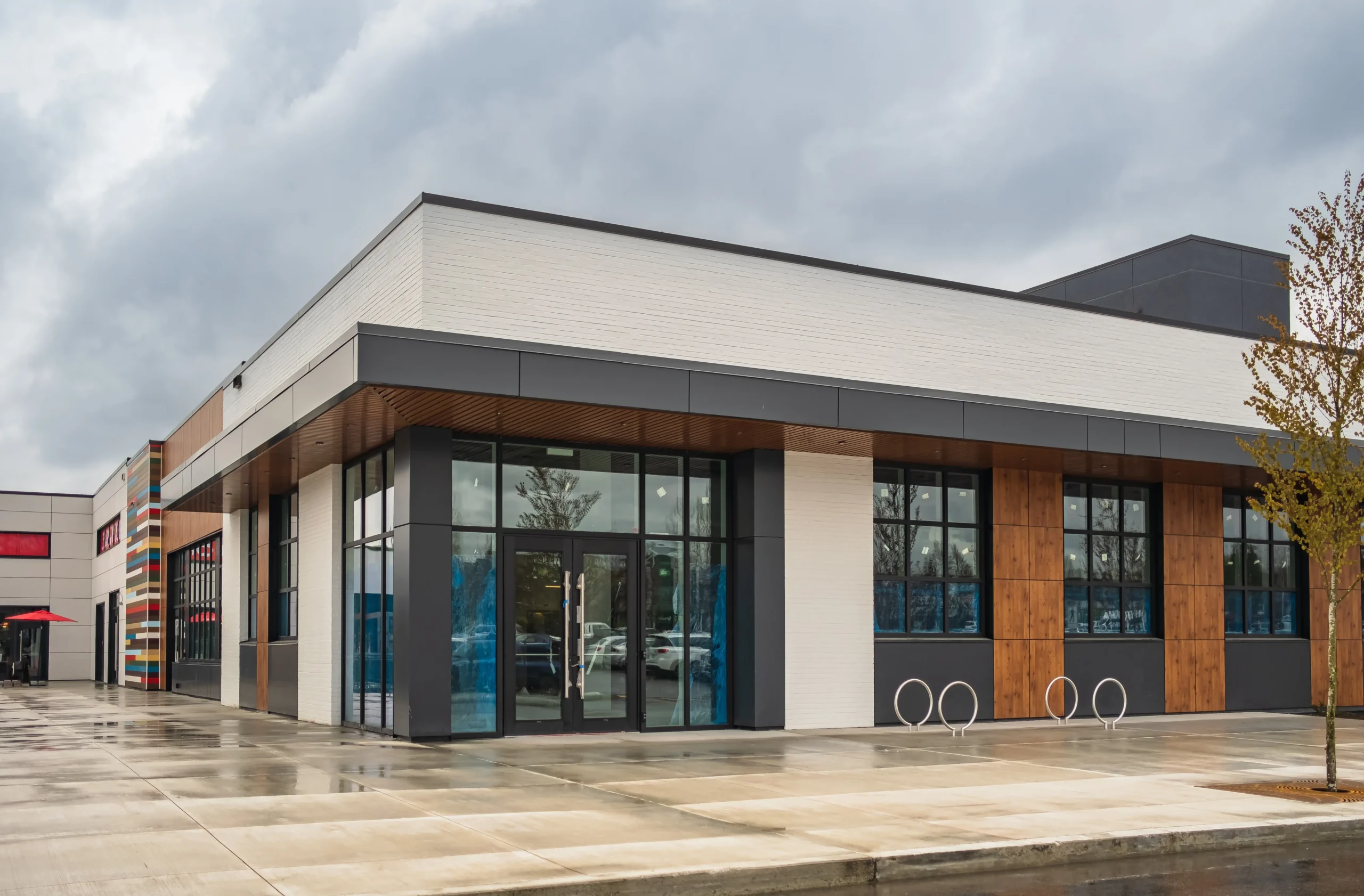 Commercial retail building